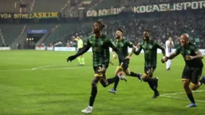 Kocaelispor uzatmalarda 3 puanı aldı
